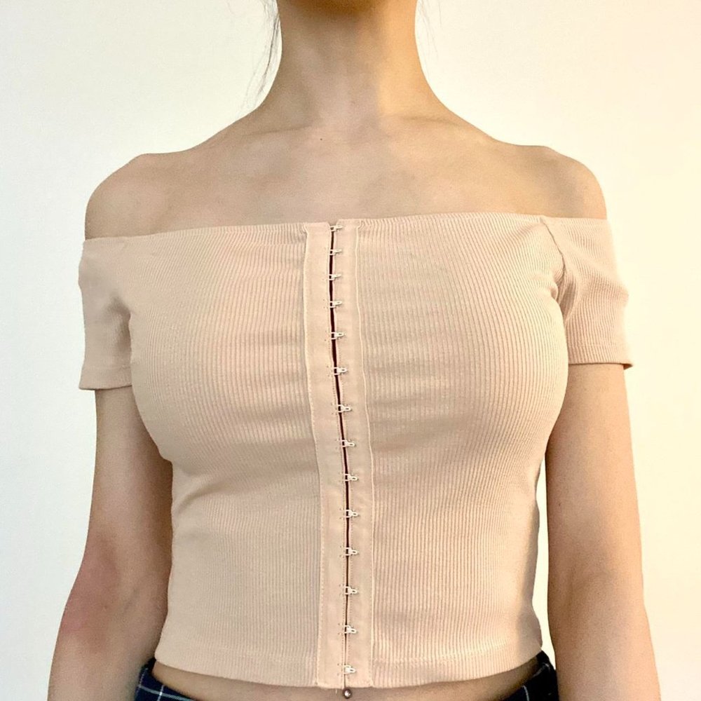 TOPSHOP OFF SHOULDER CROP TOP